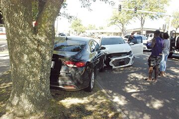 Police respond to Main Street wreck